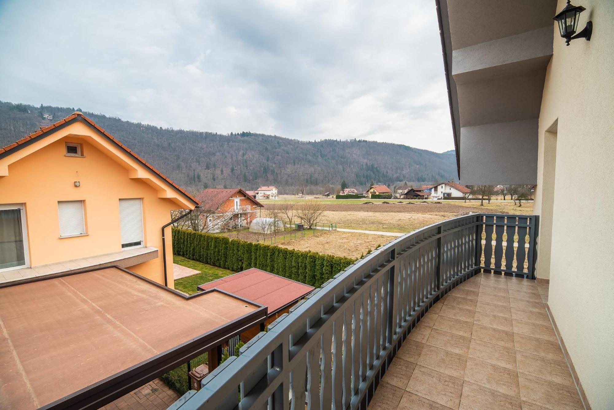 Apartment Zelimlje Skofljica Екстер'єр фото